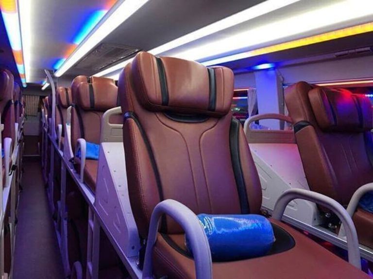 Comodidades no autocarro Hiệp Đức atenciosas