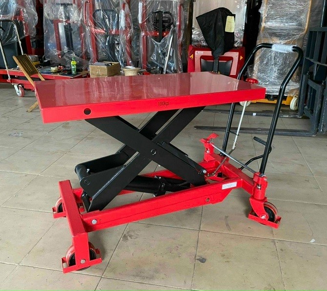 Xe nâng mặt bàn 1000kg