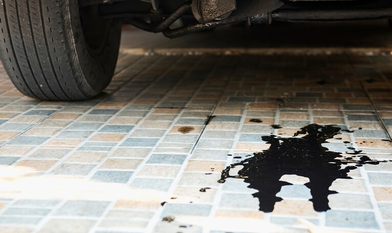 Xe tải bị chảy dầu dưới gầm