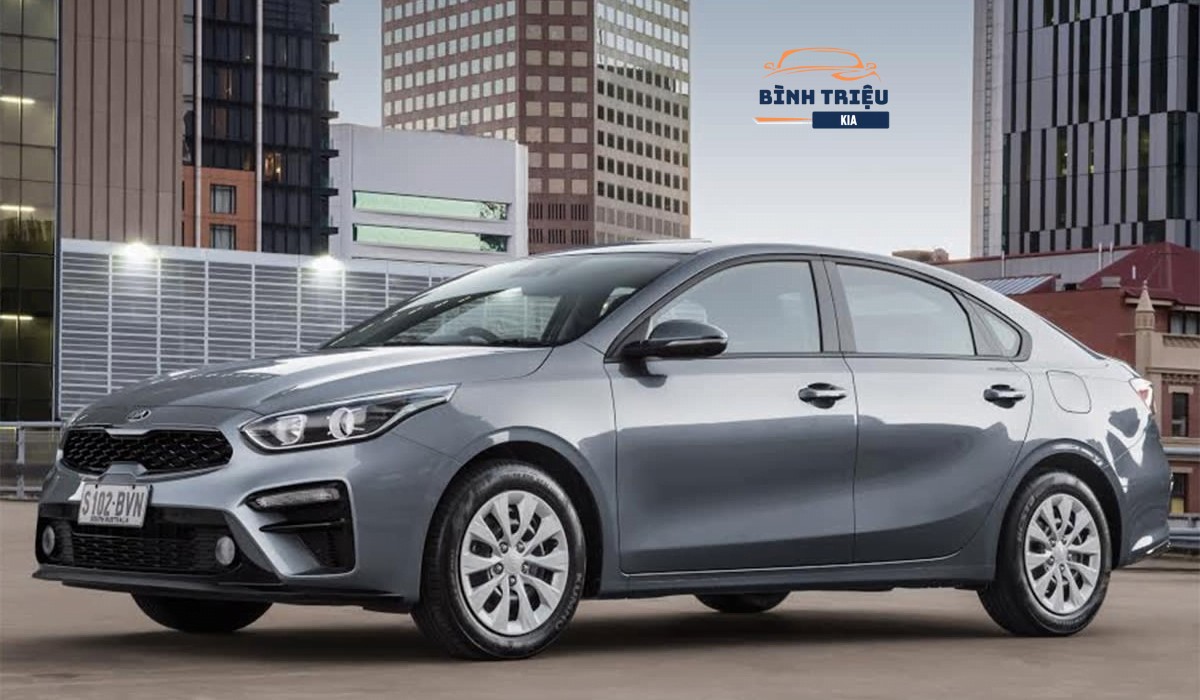 alt text: Kia Cerato 2018 màu đỏ