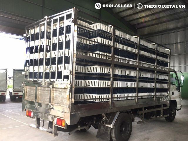Thùng xe tải Isuzu QKR55F chở gia cầm