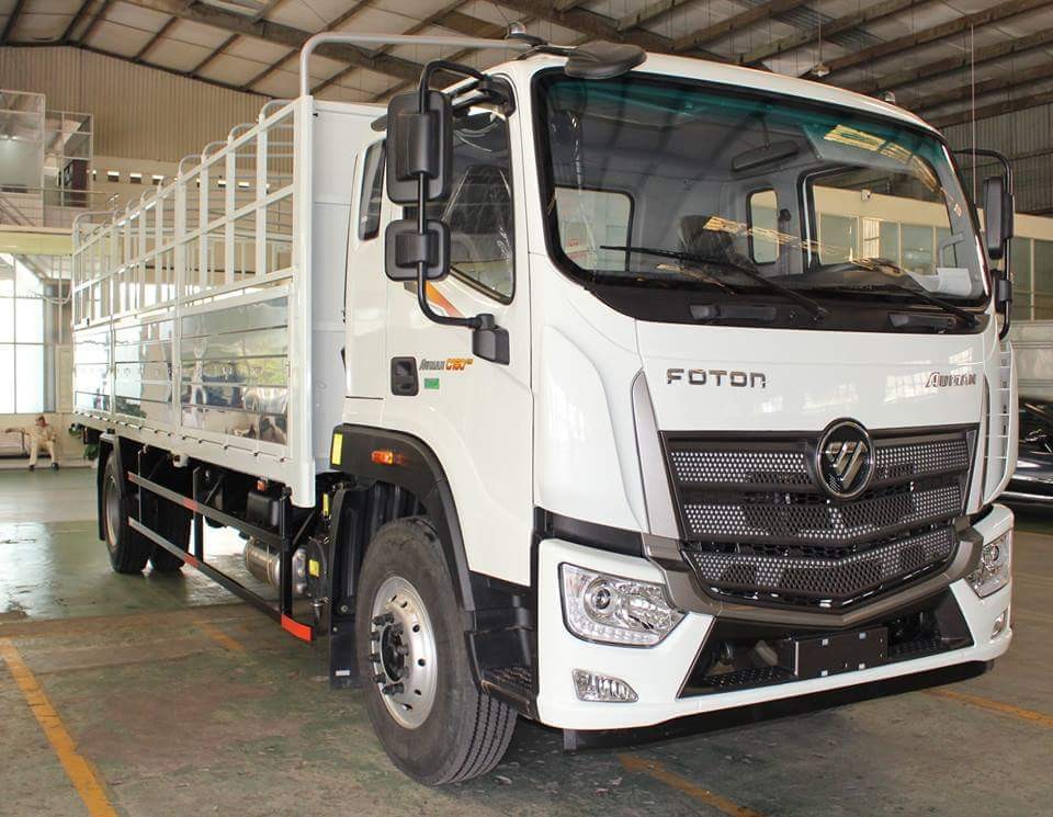 Xe tải chở hàng hóa đa dạng của Vận tải Phương Vy