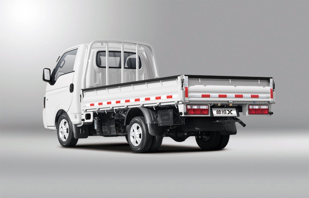 Phía sau thùng xe tải Jac X990 chắc chắn và an toàn