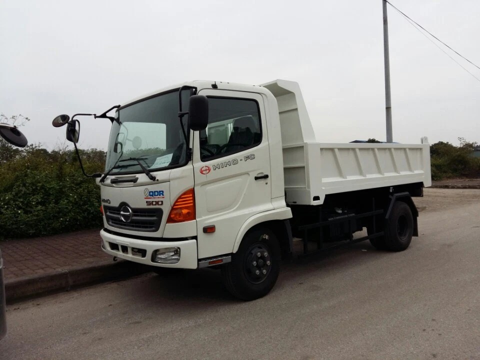 Hino FC9JESW 5,6-Tonnen-Muldenkipper für Erdarbeiten