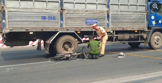 Hiện trường vụ tai nạn xe tải nghiêm trọng tại Bình Dương, nữ sinh lớp 10 bị cán nguy kịch khi đang đến trường, nhấn mạnh nguy cơ mất an toàn giao thông cho học sinh