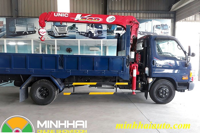 Side view of the Hyundai HD99 930x300 crane truck