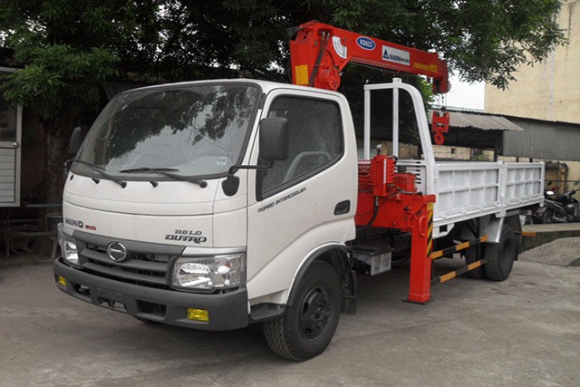 Hình ảnh cận cảnh cần cẩu Kanglim trên xe tải