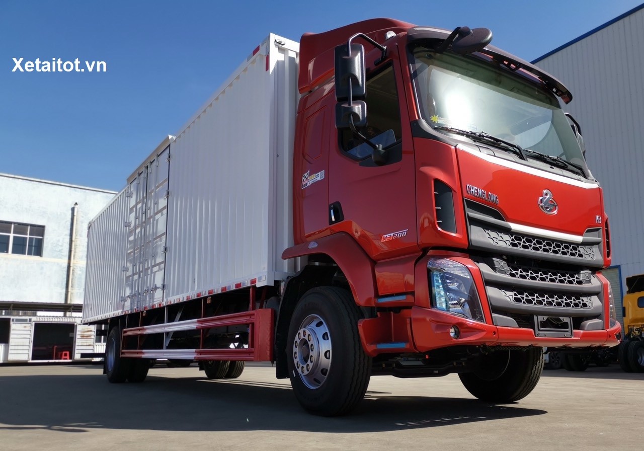 Xe tải Chenglong M3 9 tấn thùng container màu đỏ