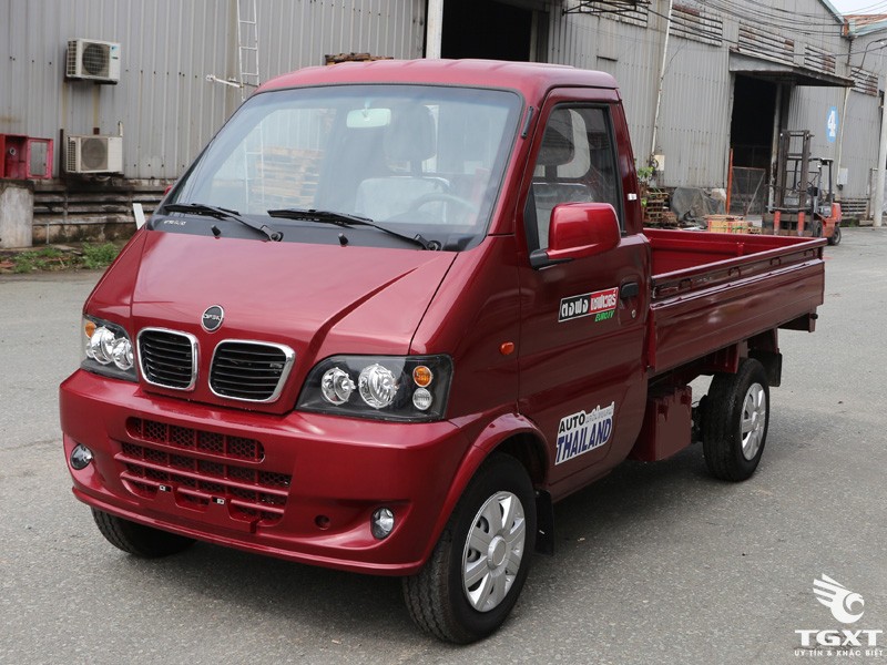 Xe tải DFSK 990kg thùng lửng nổi bật với thiết kế ngoại thất mạnh mẽ và lớp sơn tĩnh điện bền bỉ.