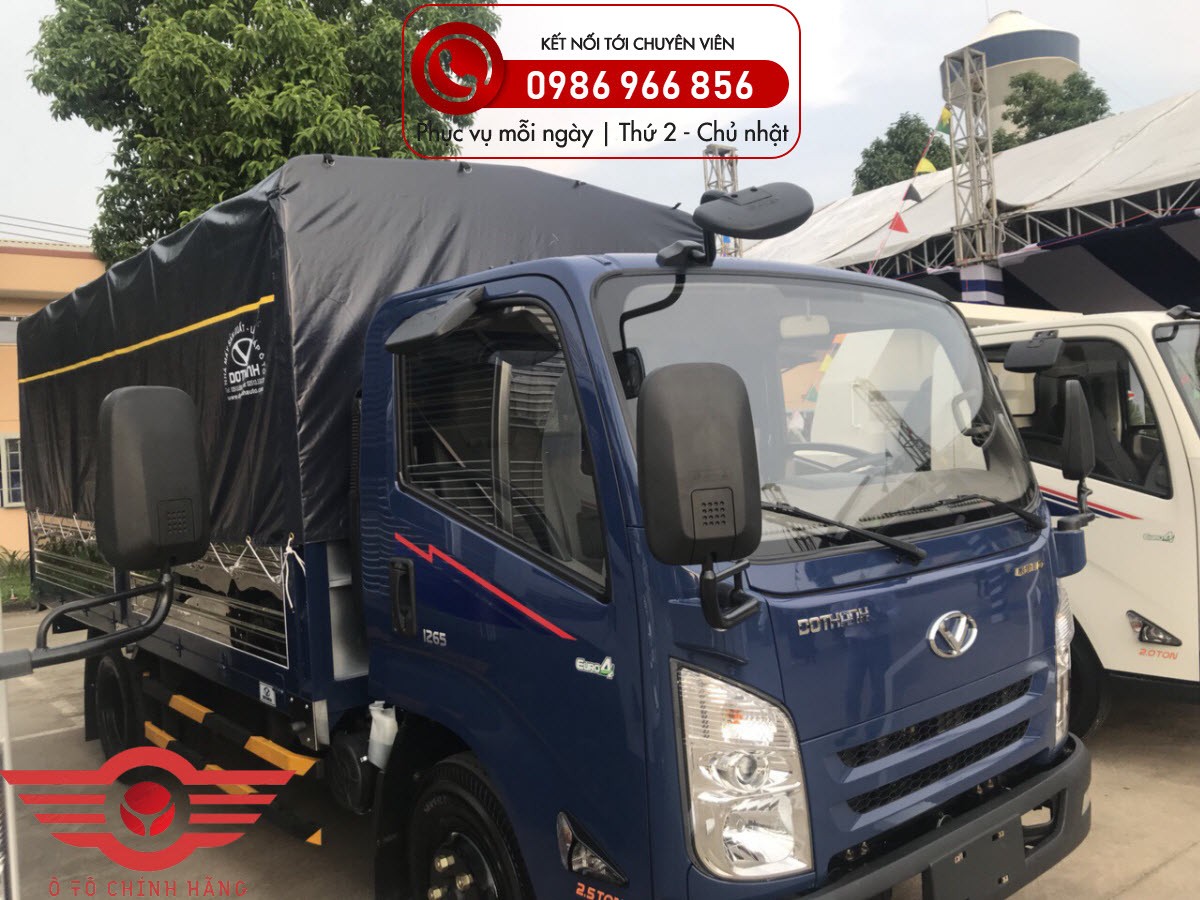 Image rapprochée du camion avec bâche Dothanh IZ65 Gold 3.5 tonnes