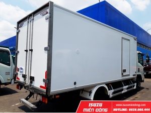 Xe tải đông lạnh Isuzu 3.5 tấn thùng chở kem