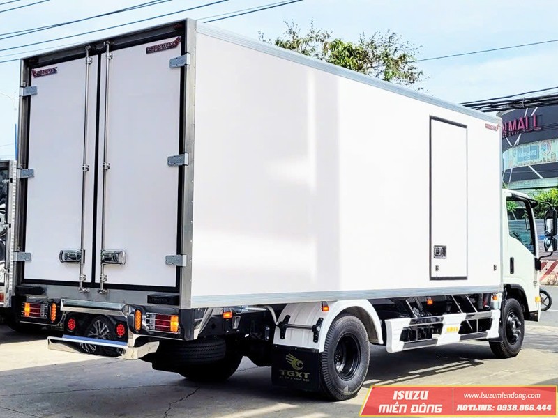 Thùng đông lạnh trên xe tải Isuzu 5 tấn