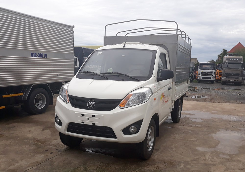 Hình ảnh tổng quan xe tải Foton 990kg thùng bạt, kích thước thùng hàng rộng rãi, phù hợp chở nhiều loại hàng hóa.