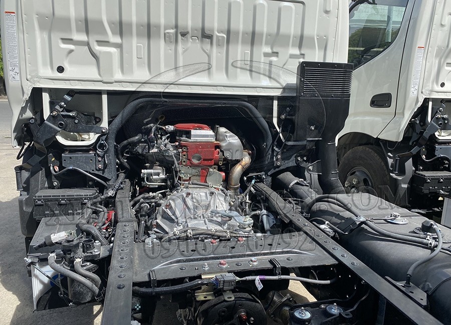 Alt text: Động cơ Diesel N04C-WL mạnh mẽ và tiết kiệm nhiên liệu của xe tải Hino XZU650