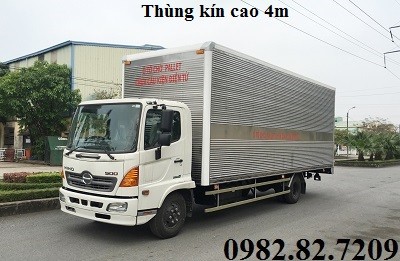 Hino LKW mit Palettenkofferaufbau