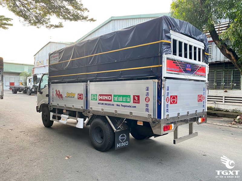 Xe Tải Hino Dutro XZU342L 3.5 Tấn Thùng Bạt