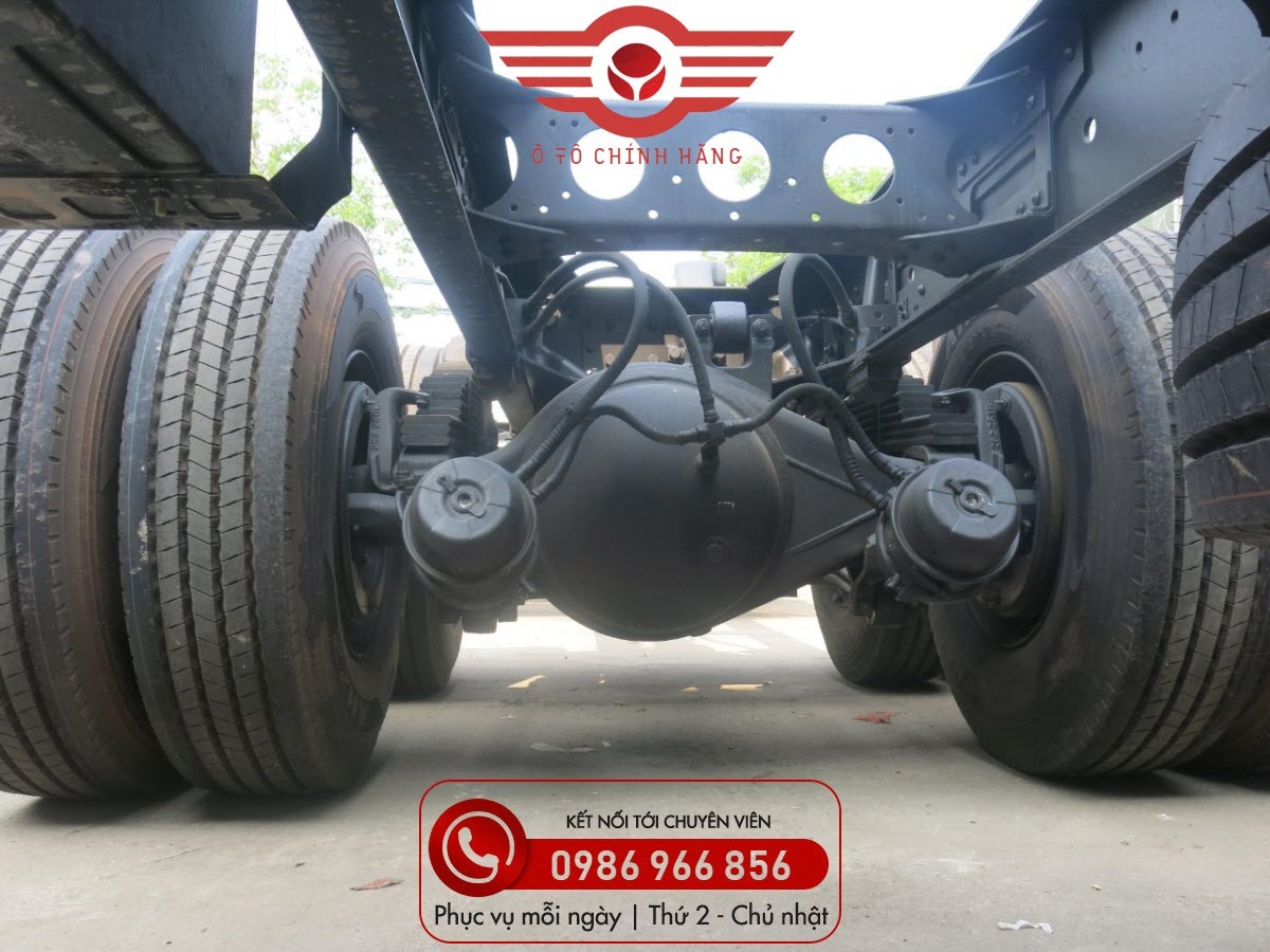 Hyundai HD320 Truck Wheel and Chassis Detail