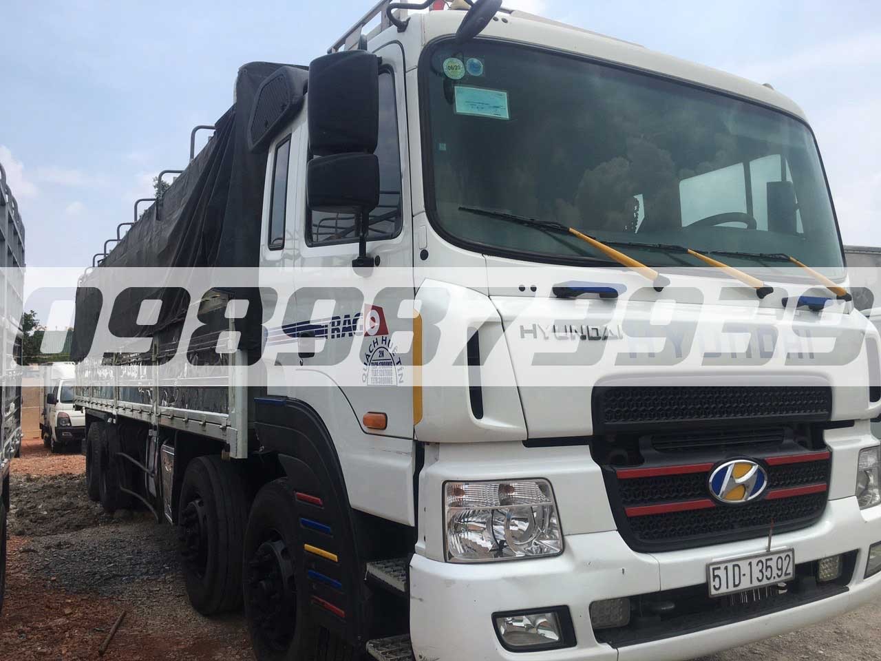 Hình ảnh xe tải Hyundai HD320 cũ đời 2015 thùng mui bạt, một lựa chọn phổ biến cho vận tải hàng hóa