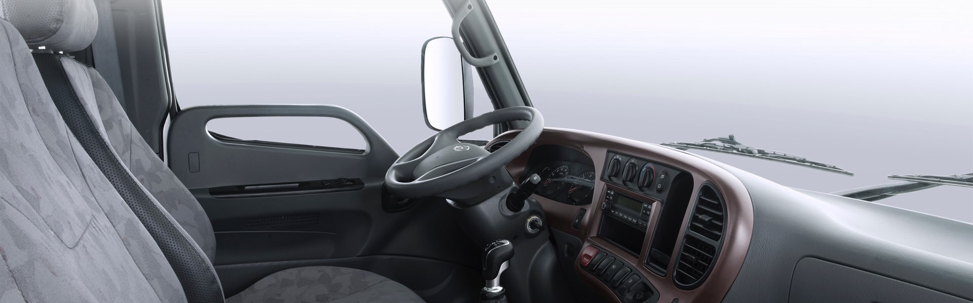 Intérieur de la cabine du camion Hyundai N250SL avec un design moderne