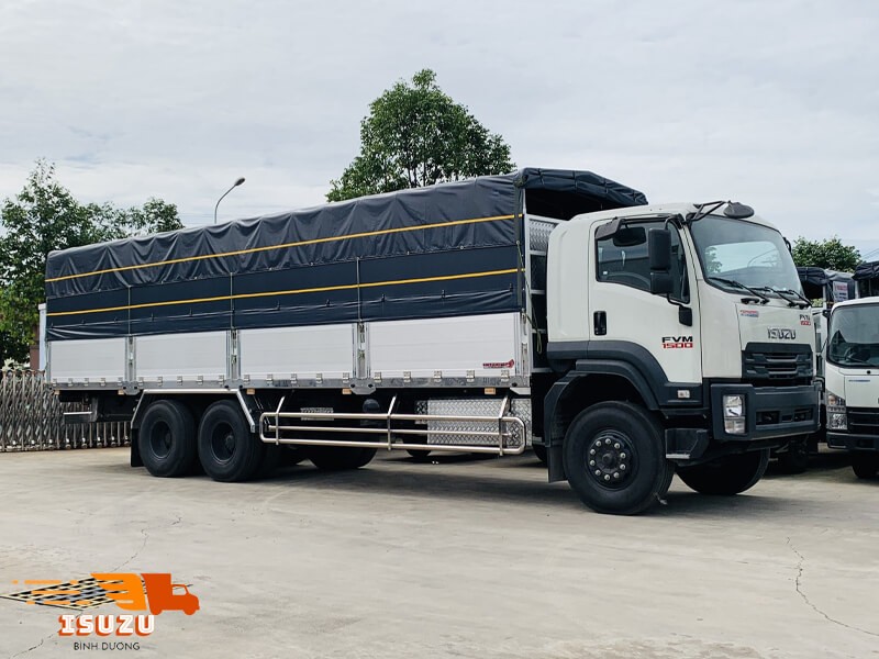 Xe tải Isuzu 15 tấn FVM1500 thùng bạt tại Bình Dương