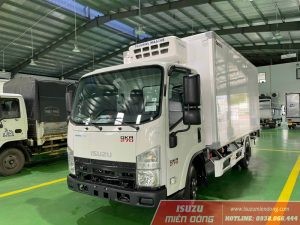 Xe tải Isuzu QKR 270 thùng đông lạnh, vận chuyển hàng hóa đông lạnh, thực phẩm tươi sống, mua trả góp chuyên nghiệp