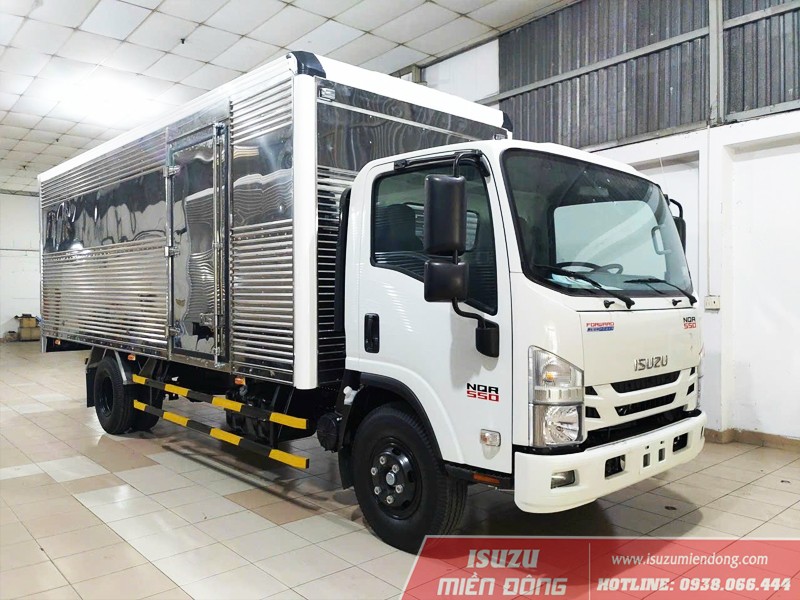 Camion Isuzu NQR 550 4.9 tonnes fourgon