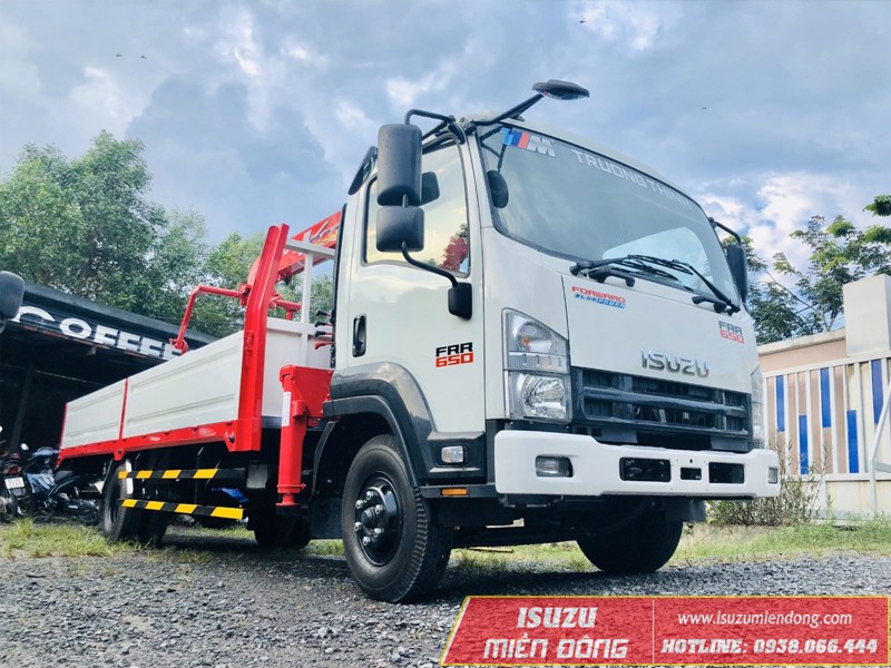 Kính chiếu hậu xe tải Isuzu đảm bảo an toàn quan sát