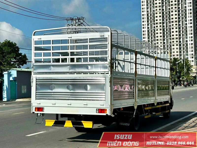 Xe tải Isuzu FRR650 6.2 tấn thùng mui bạt 7.3 mét