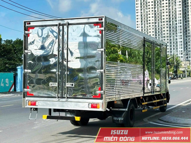 Xe tải Isuzu FRR 650 6t2 thùng kín dài 7m3