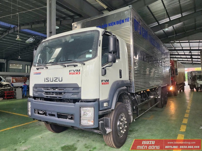 Xe tải Isuzu FVM 1500 15 tấn thùng kín chở pallet cấu kiện điện tử thùng cao 2m6