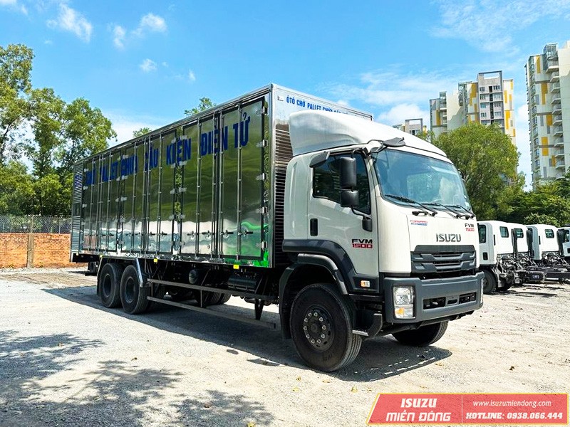 Hình ảnh quy cách thùng xe tải Isuzu FVM 1500 15 tấn thùng kín chở pallet