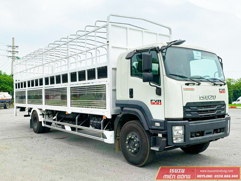 Exterior del camión Isuzu FVR 900 de 8 toneladas para transportar motocicletas