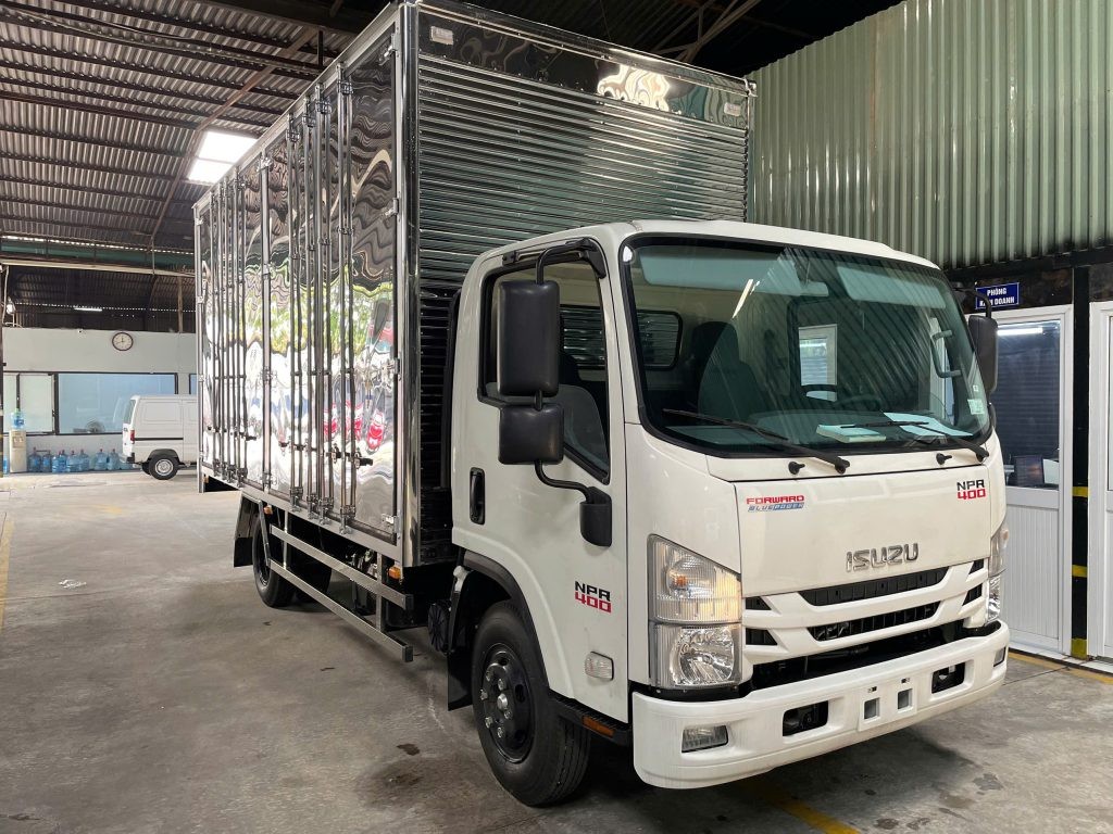 Xe tải Isuzu NPR400 thùng pallet chở hàng