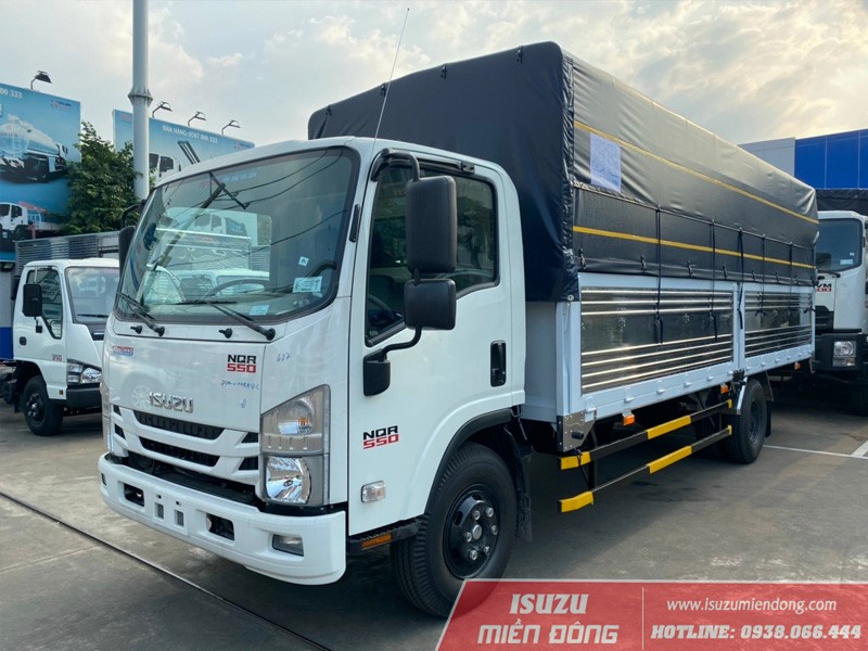 xe tải isuzu 5t8 thùng mui bạt linh hoạt