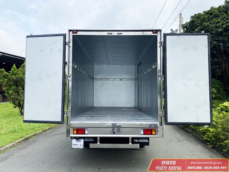 Hình ảnh cửa sau thùng xe bán tải Isuzu QKR 210