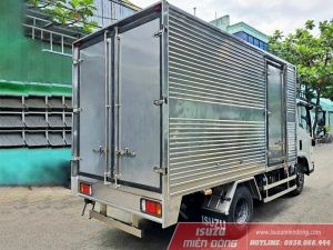 Xe tải Isuzu QKR 230 2 tấn 4 thùng kín
