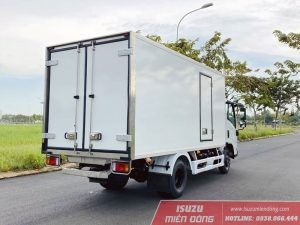 รถบรรทุก Isuzu QKR 270 2.5 ตัน รุ่นตู้ควบคุมอุณหภูมิ