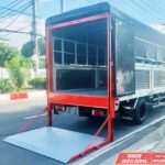 Xe tải Isuzu QKR 270 2.5 tấn thùng bửng nâng, giải pháp vận chuyển hàng hóa hiệu quả.