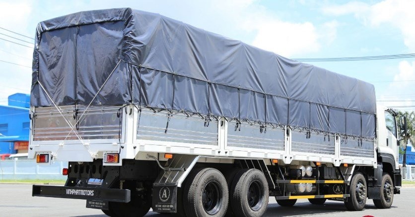 Xe tải Isuzu 8 tấn thùng 9.5 mét – Thiết kế thùng hàng siêu dài, tối ưu không gian chở hàng.