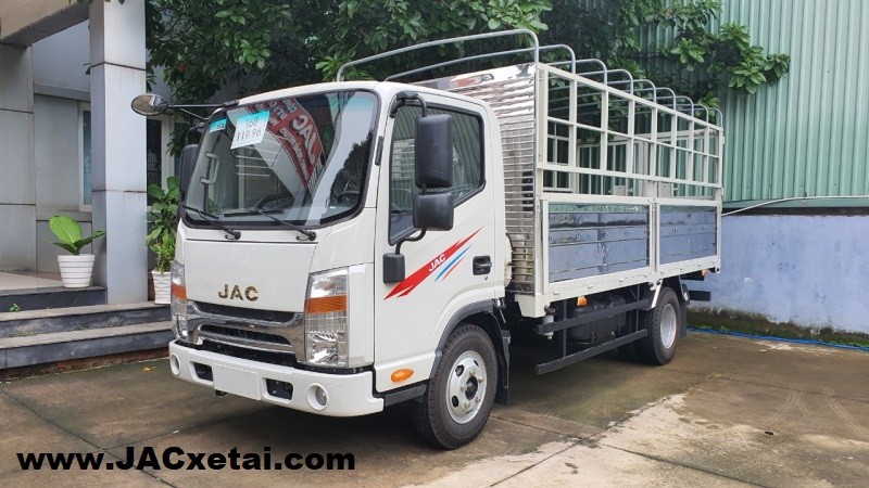 Xe tải Jac N350s thùng mui bạt màu trắng, thiết kế ấn tượng từ công ty xe tải Jac