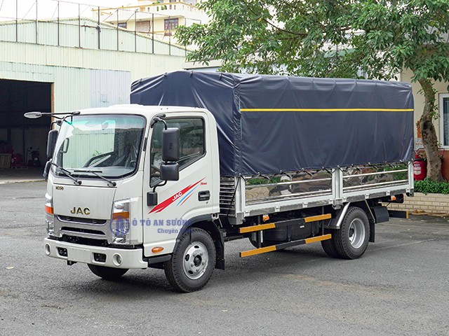 Camión JAC N350 con motor Isuzu