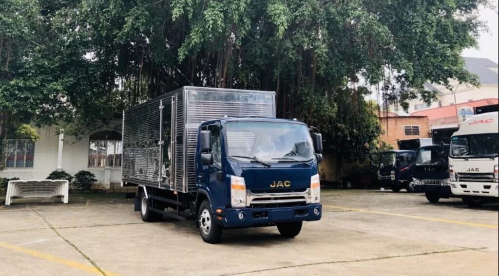 ngoại thất jac n350 thùng kín
