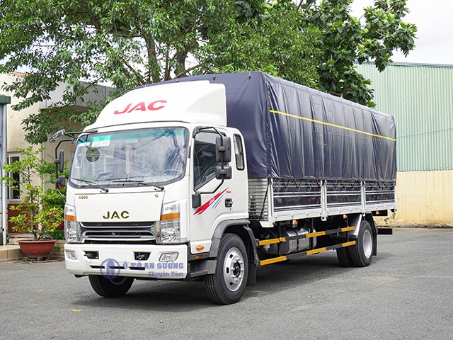 Camión JAC N900 con toldo de lona