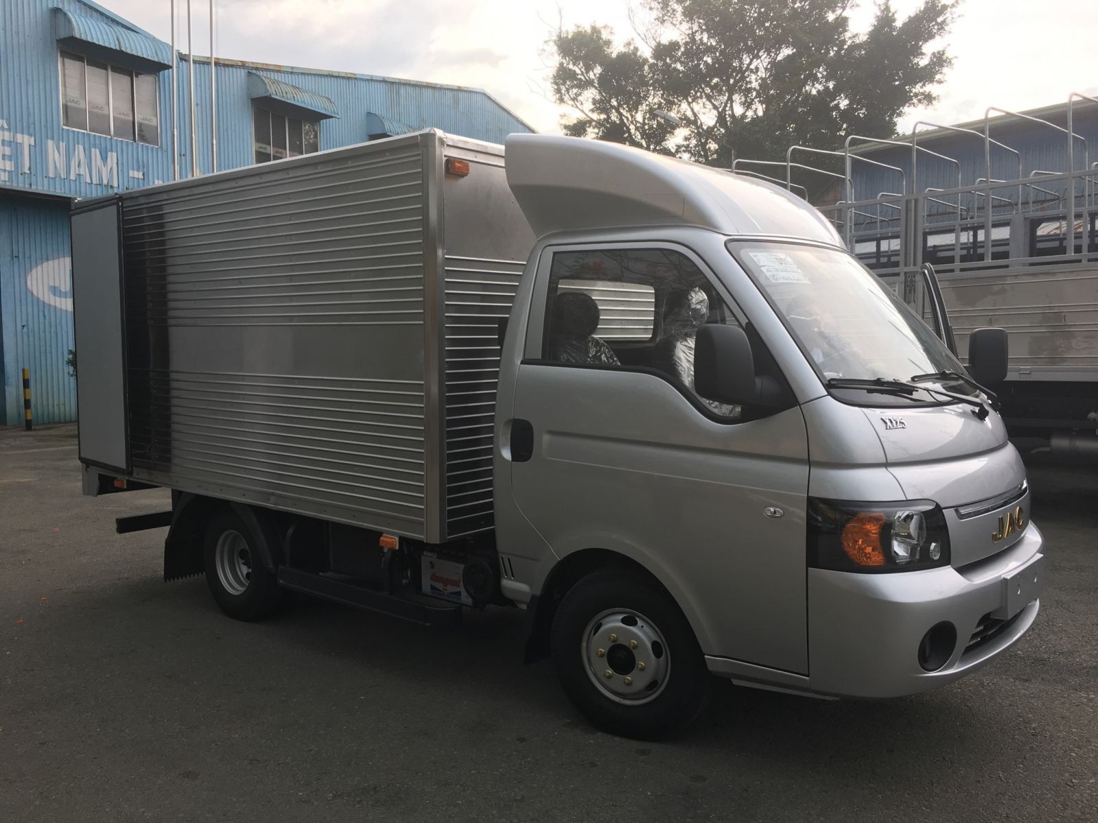 Ngoại thất xe tải Jac X125