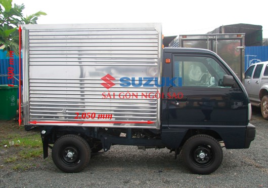 Een Suzuki Truck met een gesloten laadbak