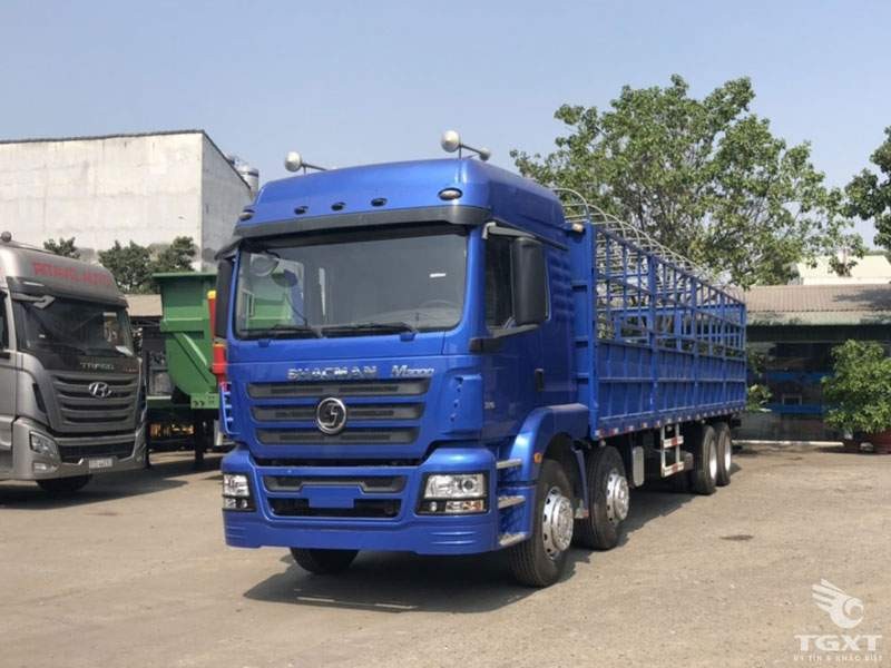 Xe tải Shacman 4 chân thùng bạt mạnh mẽ và bền bỉ