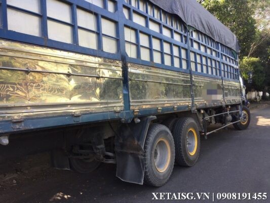 Hình ảnh tổng quan xe tải Thaco Auman 3 chân cũ từ góc cao