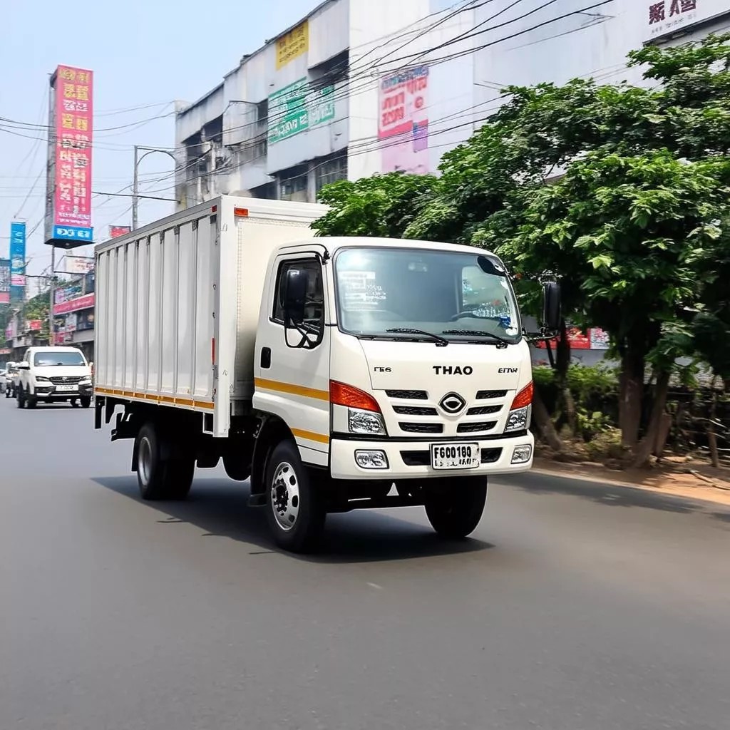 Xe tải Thaco Foton FC150 di chuyển linh hoạt trên đường phố đông đúc