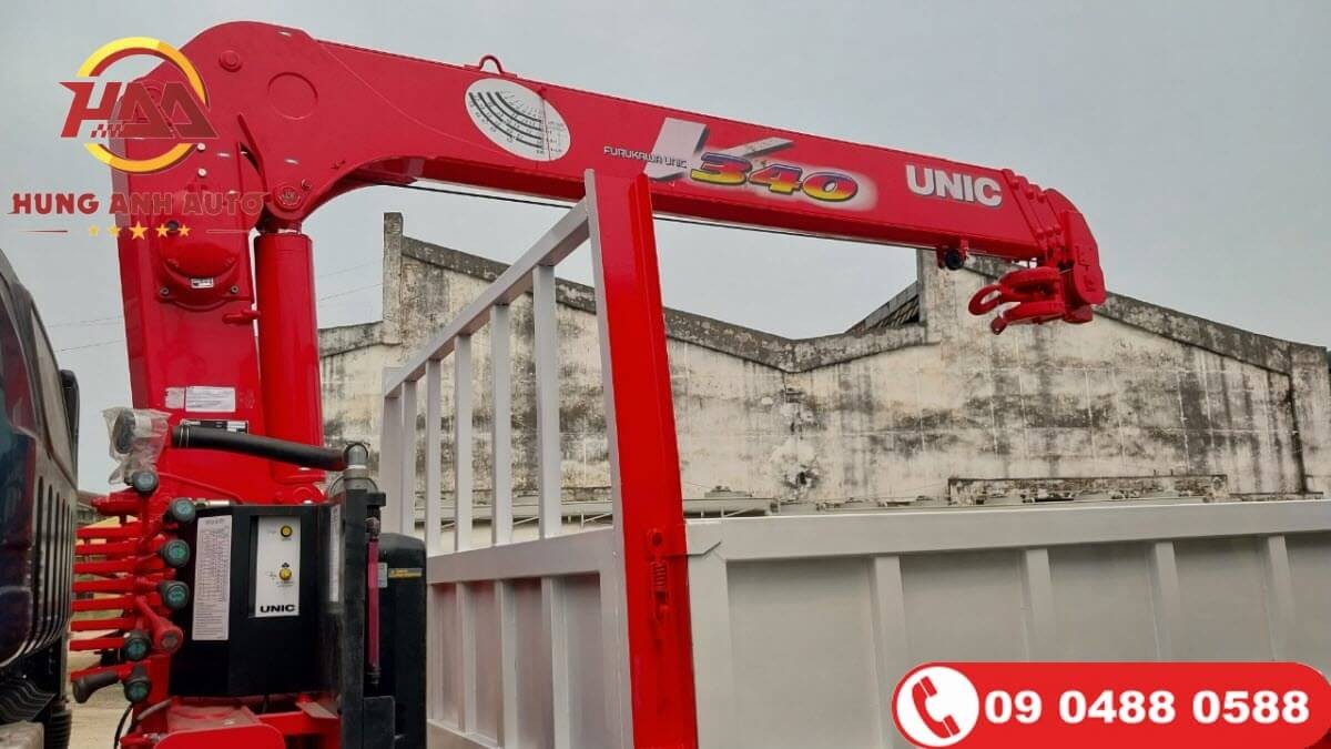 Cẩu UNIC URV-344K trên xe Thaco Ollin S720