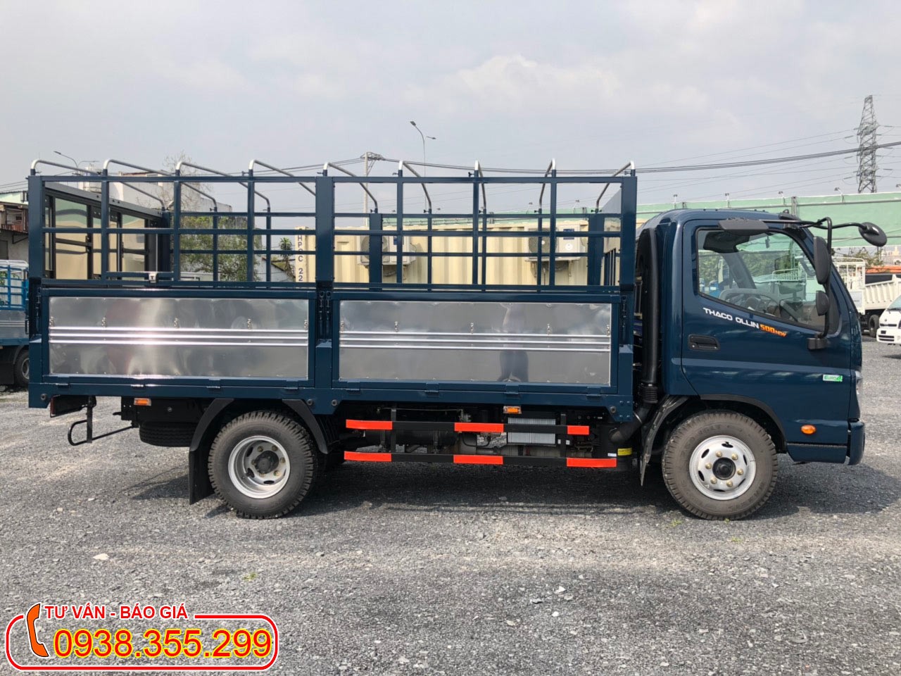 Xe tải Thaco Ollin 4.5 tấn thùng mui bạt mạnh mẽ trên đường trường